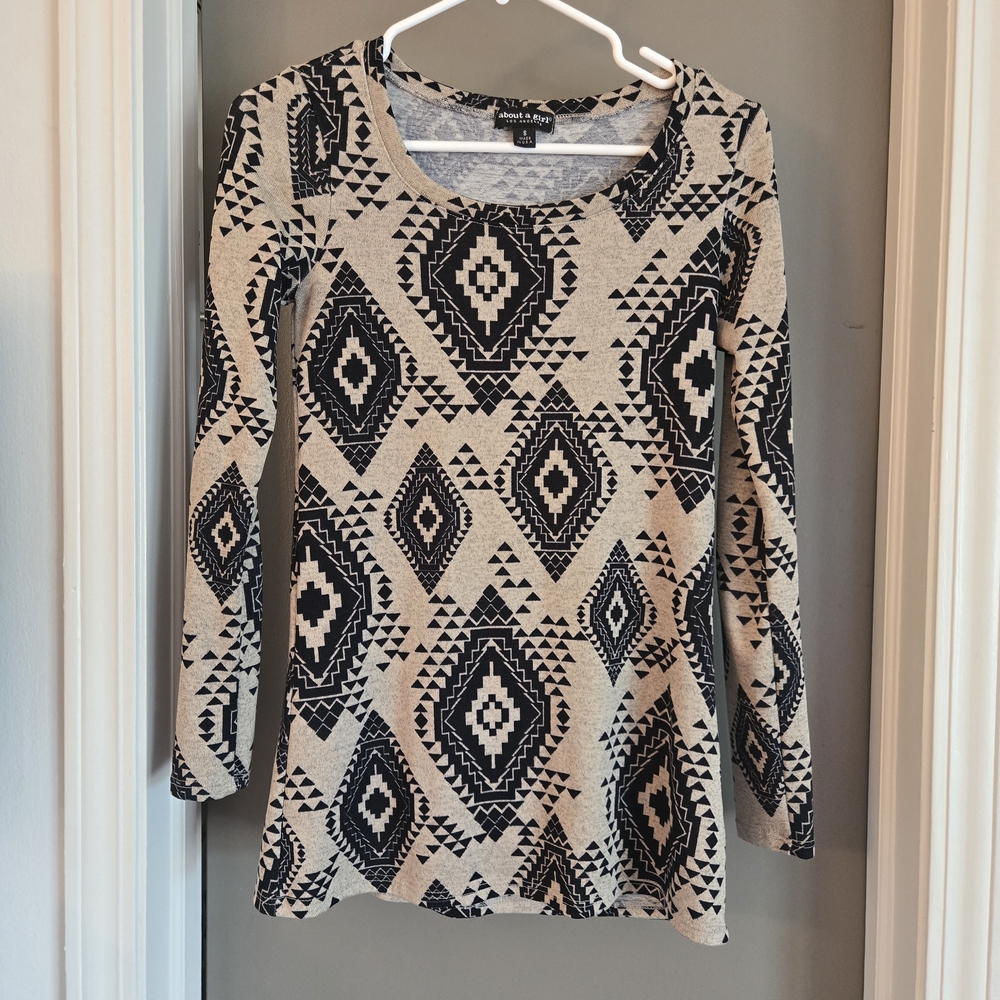 About A Girl Black and Cream Geometric Long Sleeve